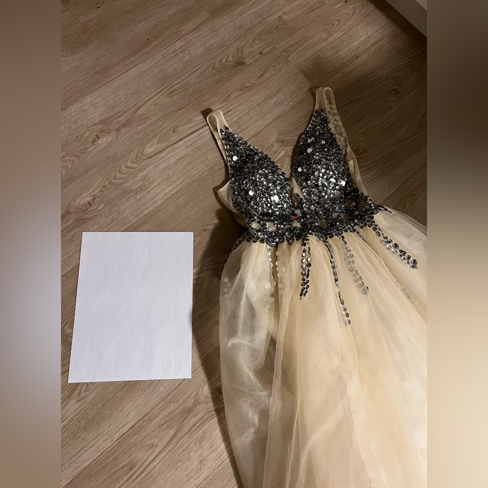 Elegant Beaded V-Neck Maxi Dress in Champagne - Picture 7 of 11